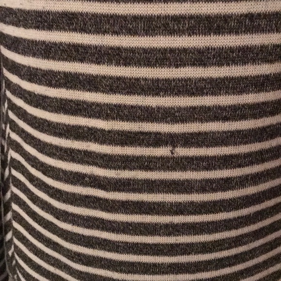 🔥 Soft Gray and White Sweater - Picture 3 of 3